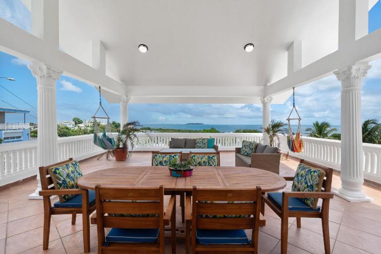 Casa Blue Laguna I Tropical Scape with Ocean View - Bed and Breakfast Las Croabas
