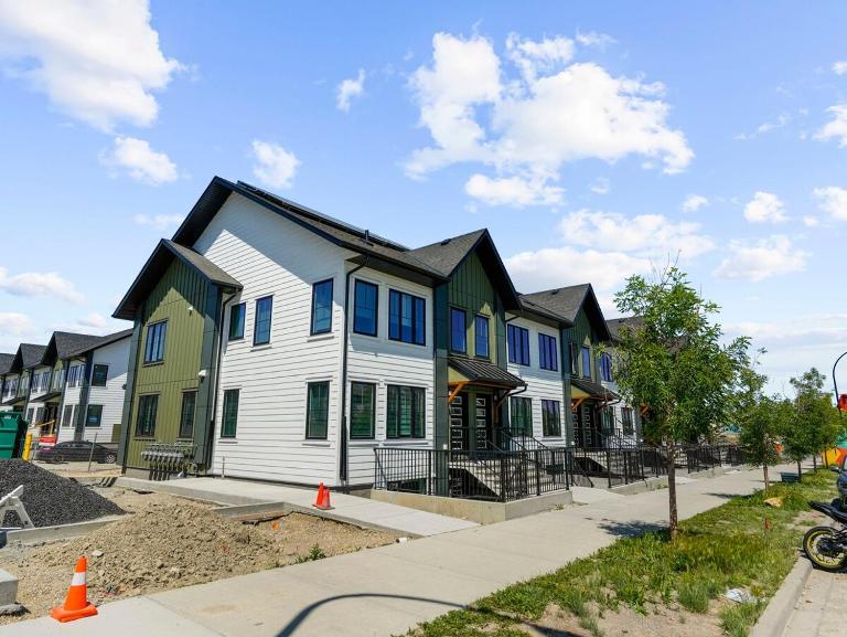 Superb 1-Bdr Apt in New Condo - B&B Calgary
