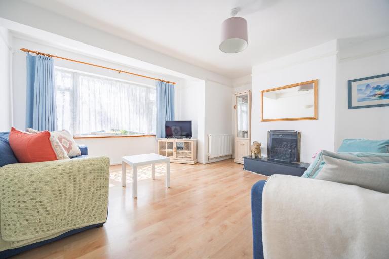 Cambridge North 3 Bedroom Family Home, Spacious Garden, BBQ & Parking - Ferienwohnung Milton