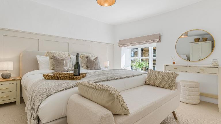 Newly renovated 2-bed house in Lechlade with parking - Chambres d'hôtes Lechlade