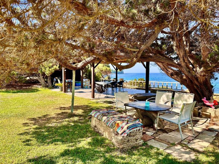 Genari Beach Apartments Sea View Apartment for Couples or Small Families - Chambres d'hôtes Korakochóri