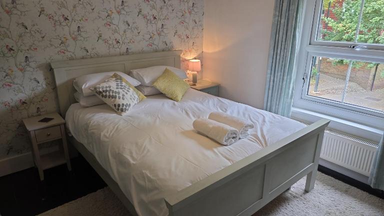 Gray's Cottage 2 Bedroom Nestled in the heart of Crawley - Bed and Breakfast Crawley