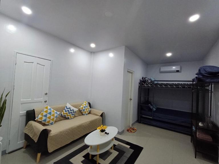 Jen's Hilltop Short-Term Rentals - Bed and Breakfast Samal