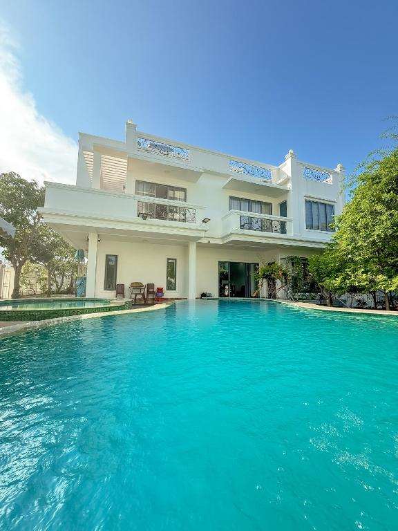 Nha Trang Pearl Beach Villa - B&B Nha Trang