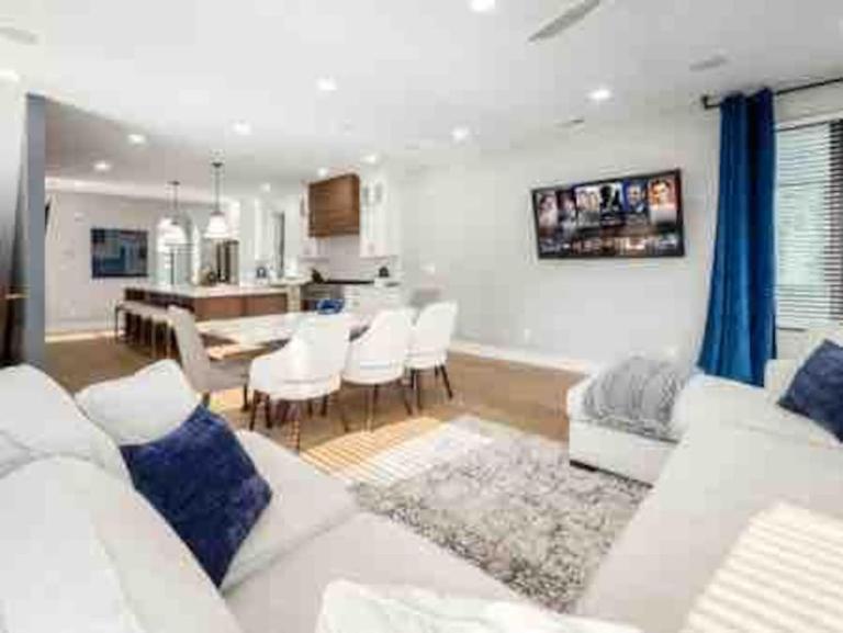 Brand NEW Build, D-Town Views, must See - B&B Columbus