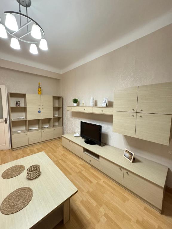 Cozy on Nizami Street 2-Room Apartment - B&B Baku