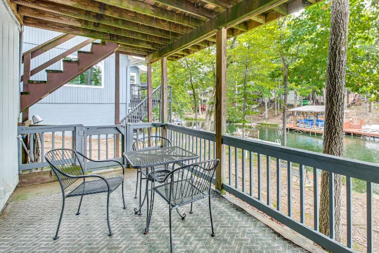 Lake Desoto Townhome w/ Private Dock! - Bed and Breakfast Hot Springs