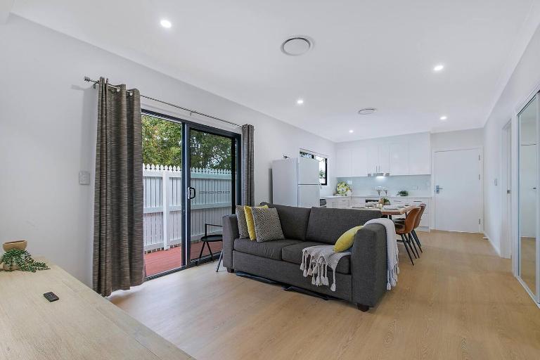 Poolside Family Cottage near Shopping Towns - B&B Brisbane