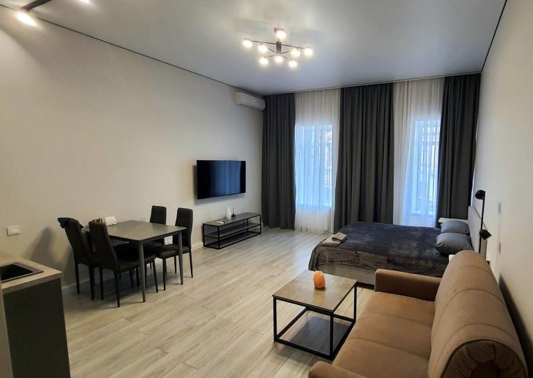 1 комнатная квартира-студия в центре Днепра - Chambres d'hôtes Dnipro