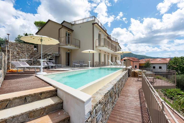 Relais Le Torri in Verici with Private Pool - B&B Casarza Ligure