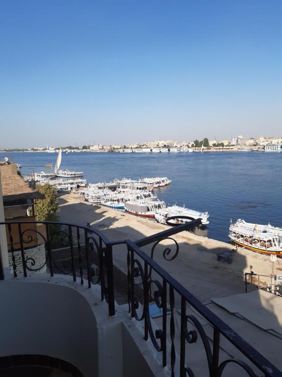 Blue Sky Apartments & Restaurant - Chambres d'hôtes Louxor