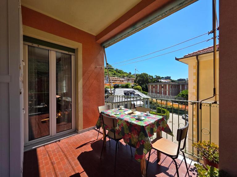 Spacious flat with Terrace, Wi-Fi, Sea & Finalborgo - B&B Finale Ligure