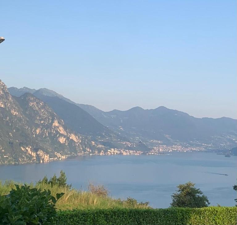 Villa Mirella: Casa vista lago con piscina - Ferienwohnung Riva di Solto