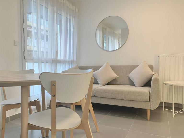 Modern Studio by Port & Old Town - Bed and Breakfast Nice
