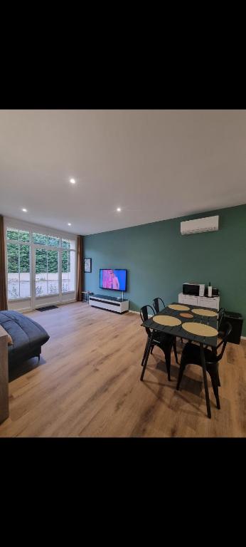 T3 de 60 M2 avec parking à 3 min de l autoroute - Bed and Breakfast Giroussens