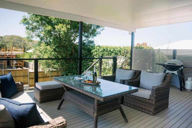 Moffat Beach Abode - Pet-friendly Escape by the Sea - B&B Caloundra