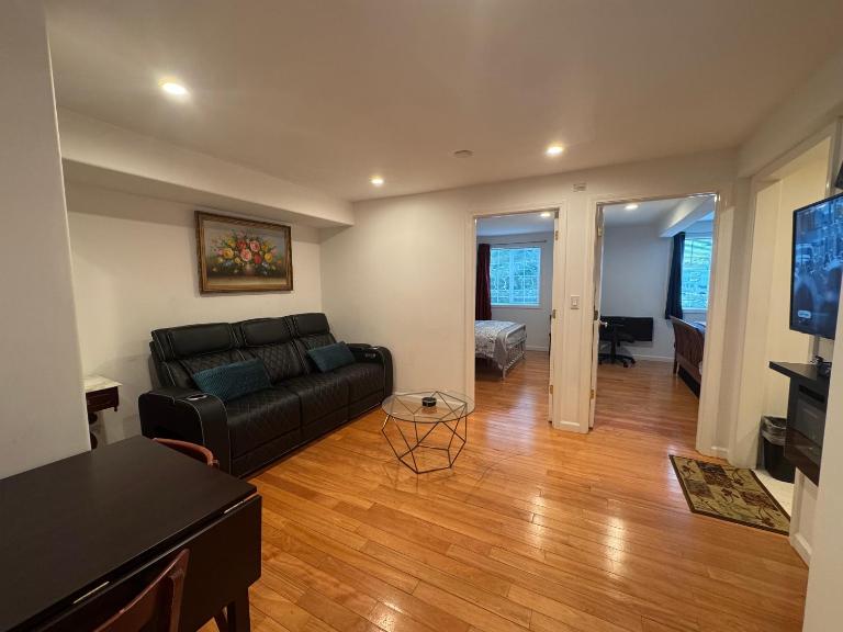 San Francisco 2 Bedroom with Parking near BART - B&B San Francisco