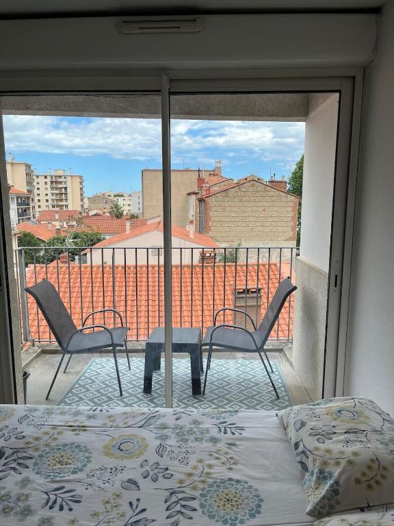 F2 moderne, proche gare, terrasse et parking prive - B&B Perpignano