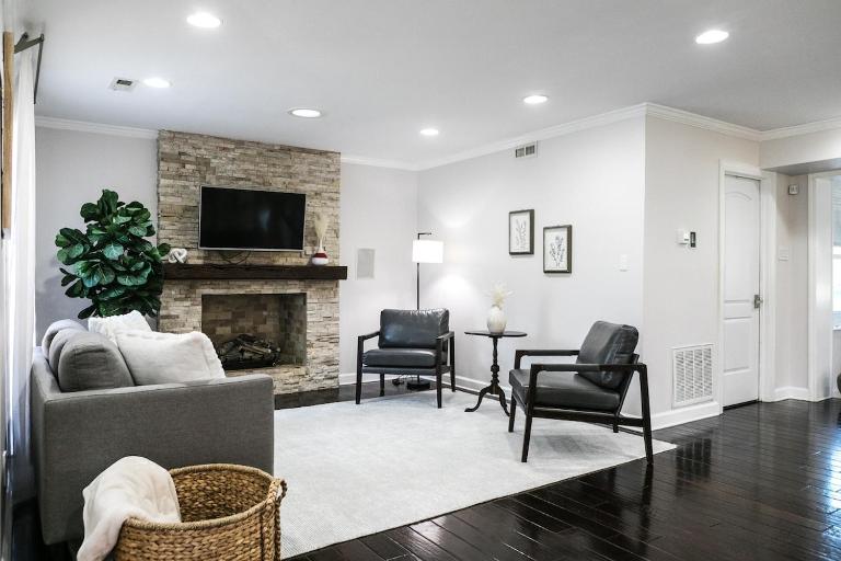 Cozy Home with POOL plus CHEFS kitchen in Prime Area - Ferienwohnung Charlotte