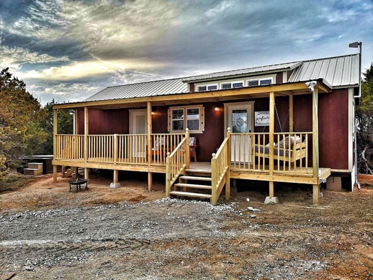 Romantic Granbury Cabin Ideal for a Texas Getaway - B&B Granbury