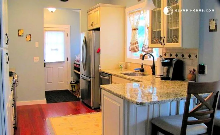 Charming Waterfront Cottage Rental near Topsmead State Forest, Connecticut - Bed and Breakfast Harwinton