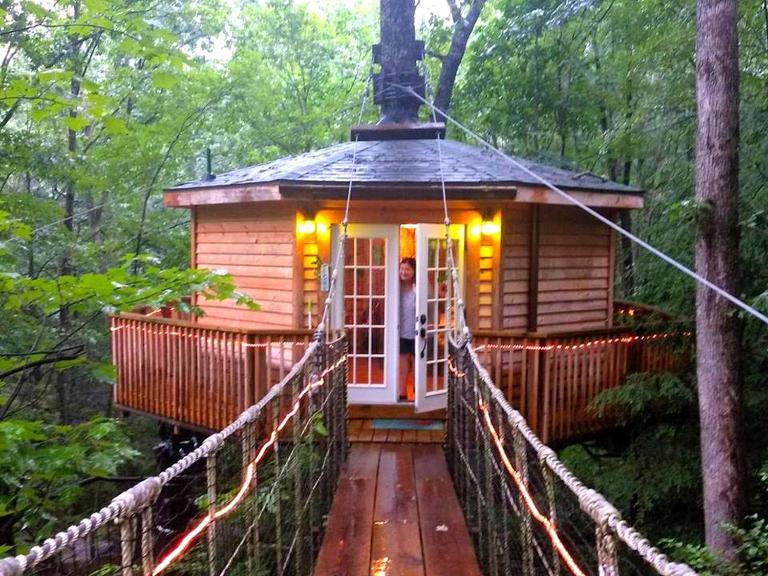 Stunning Tree House Rental in the Forest near Beckley, West Virginia - B&B Hico