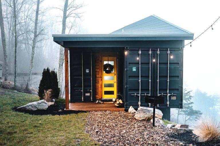 Romantic Container Beautifully Design with Deck in Georgia - B&B Rising Fawn