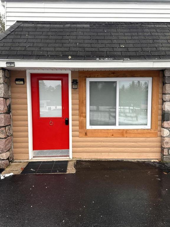 Ocqueoc Delux Double Cabin Pet-Friendly in Ocqueoc, MI - B&B Ocqueoc