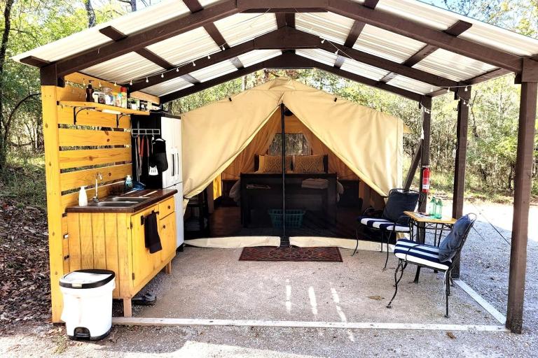 Black Fox Den: A Woodland Glamp - Dog Friendly in Hot Springs, AR - B&B Hot Springs