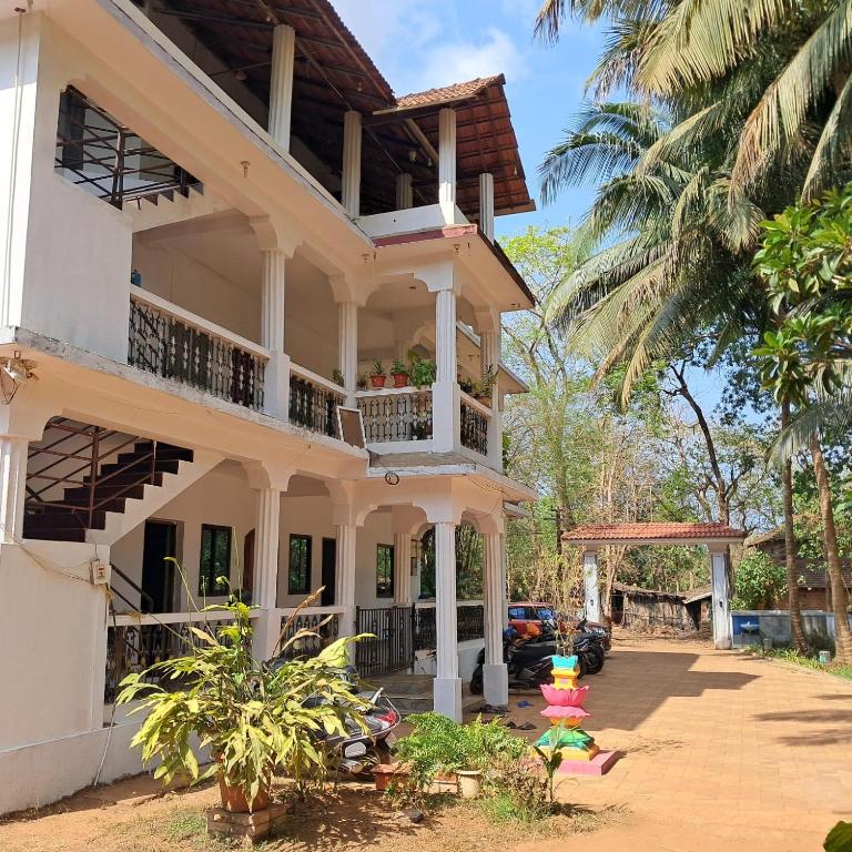 Studio Serinity Cove R-2 by Mukund Sadan Arambol - B&B Arambol
