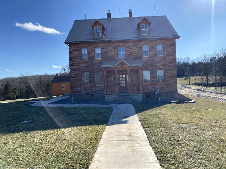 Tranquil Retreat to the Woods: Beautiful Family-Friendly Cottage near Owensville, Missouri - B&B Bay