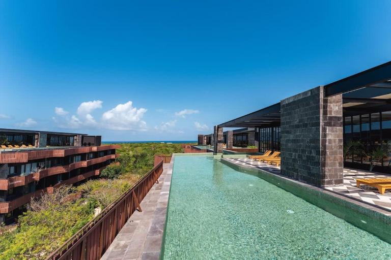 AMIRA - Stylish Penthouse with Rooftop Pool & Sea Horizon - B&B Tulum