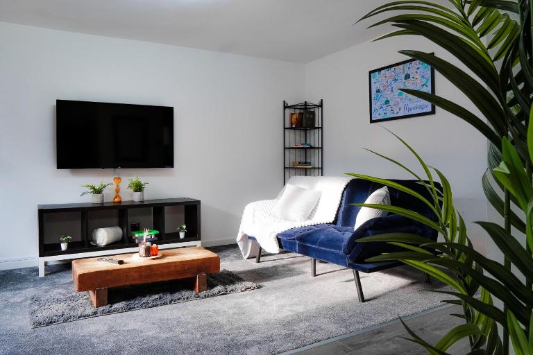 Cosy 2BR Near City Centre - Parking - Sleeps 6 - B&B Manchester