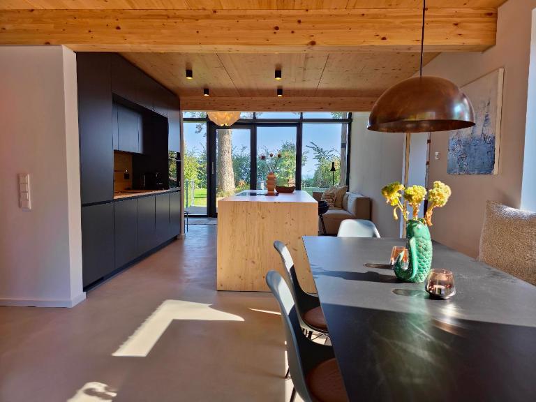 Architektenhaus Sturmvogel direkte Strandlage in Kiel - B&B Kiel