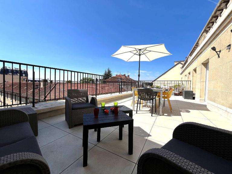 Le Nid du Roi - Appartement 3 Étoiles - Terrasse - Ascenseur - B&B Versailles