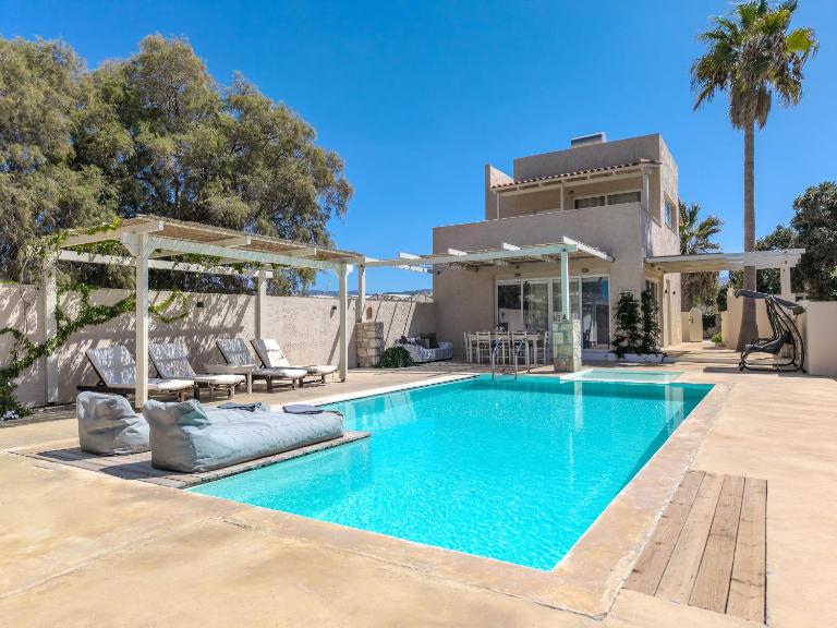 Almirikia Waterfront Villa, Near Amenities, Pool - B&B Pigianós Kámpos