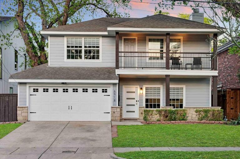 Highland Cottage - Central, Huge Yard HOT TUB - B&B Dallas