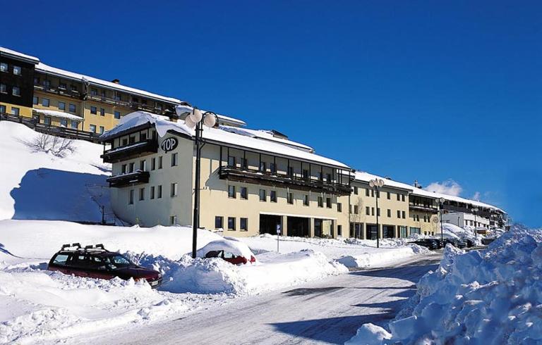 Studio on the ski slopes - B&B Tonale