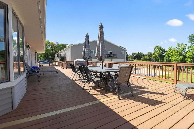 Grass Lake Retreat with Game Room & Fire Pit - B&B Grass Lake