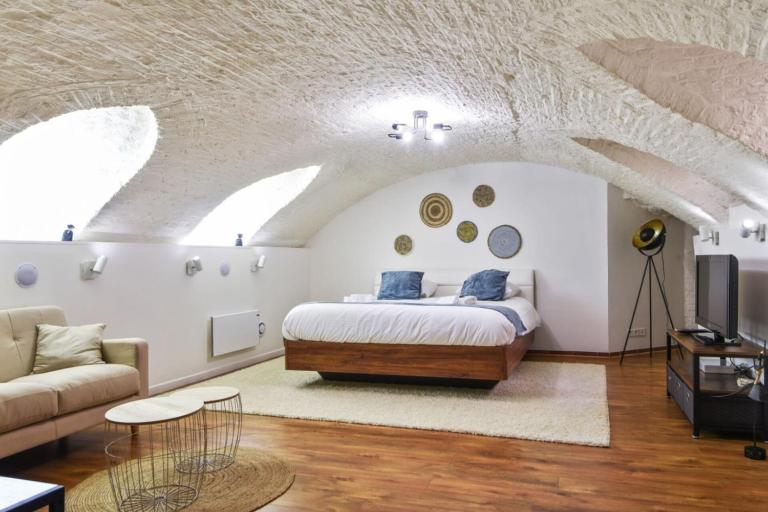 Design Studio in Vaulted Cellar - Lille Old Town - Ferienwohnung Lille