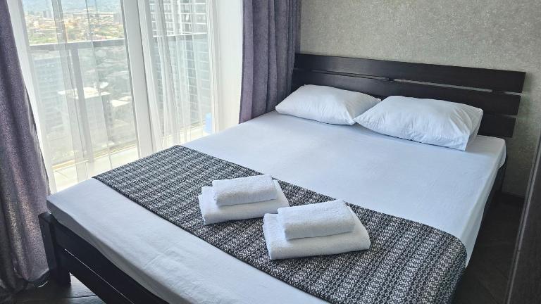 24homebatumi-2210 by the sea with views of the city and mountains - B&B Batumi