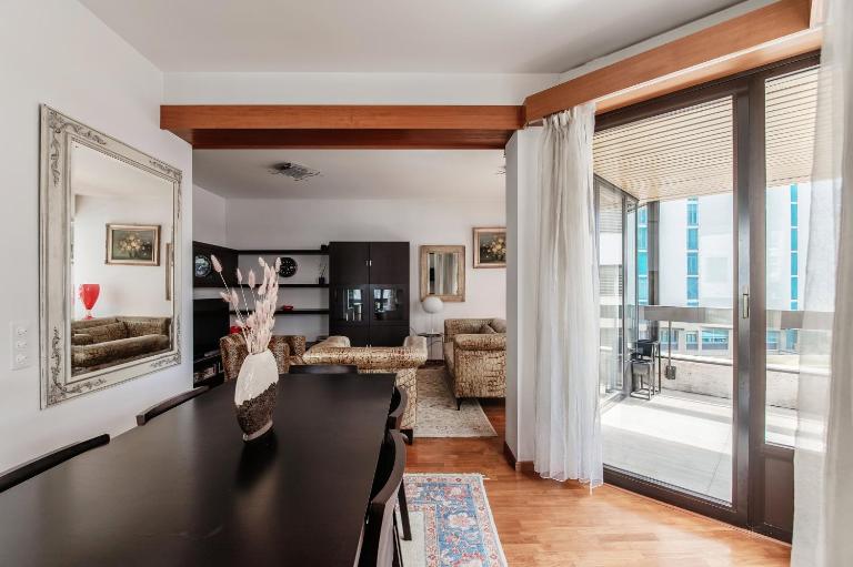 Yamina Luxury Apartment by Quokka 360 - Next to Lido di Lugano - B&B Lugano