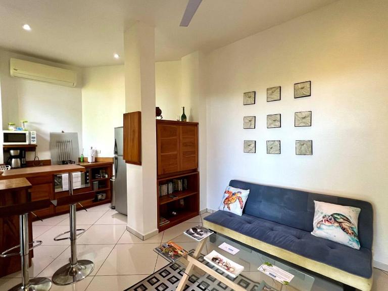 Tortuga, 1BR Apartment in Villa Mar y Sol, Pool, Big Deck, and Wildlife - Ferienwohnung Manuel Antonio