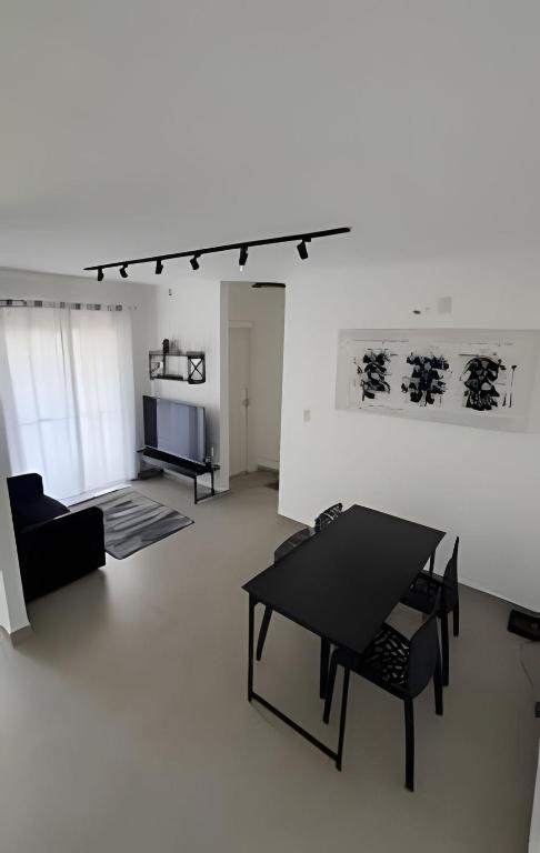 Apartamento completo, com vaga, varanda e piscina - B&B Cotia