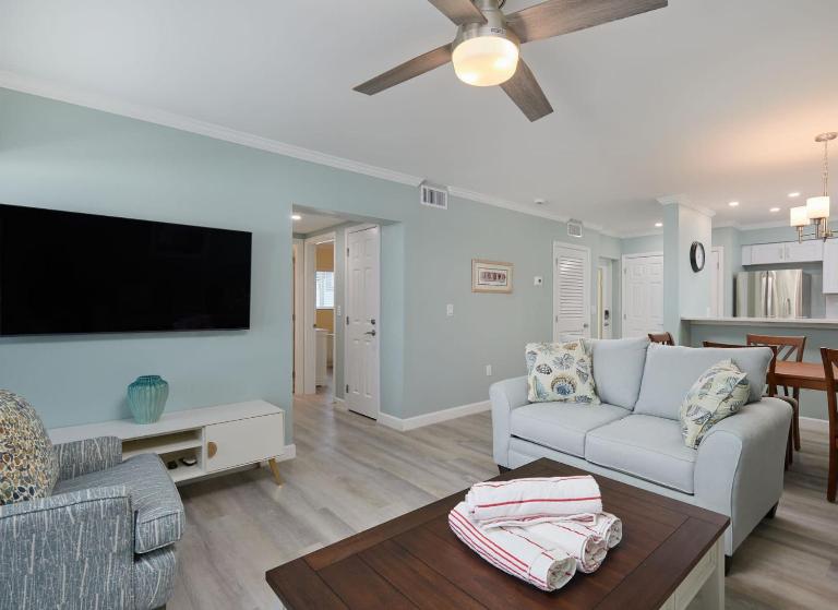 Villa Sanibel 2A - Exclusive Villa Sanibel Retreat Steps to Beach - B&B Sanibel