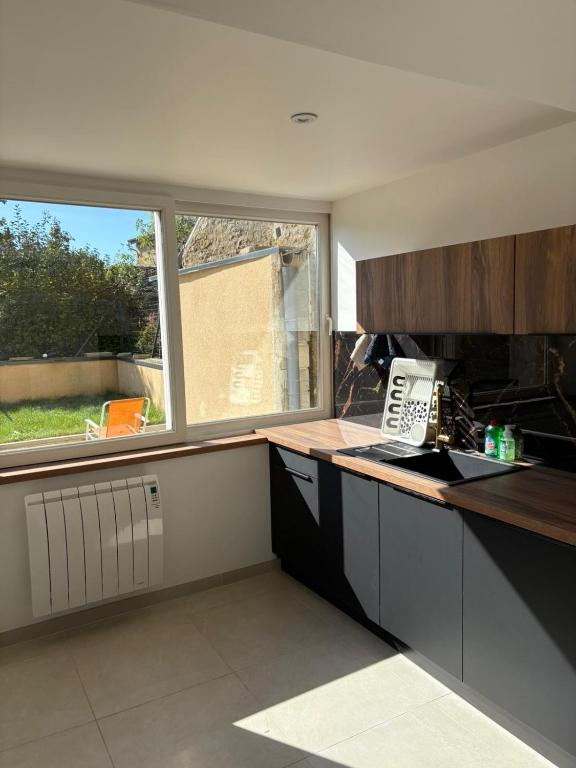 Charmante maison de pierre rénovée a 5min de Charleville-Mézières - B&B Saint-Marceau