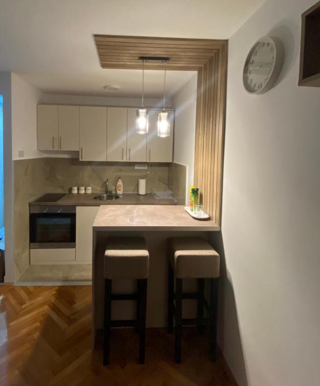 Studio Inn "next to Delta & Free Parking " - B&B Niš