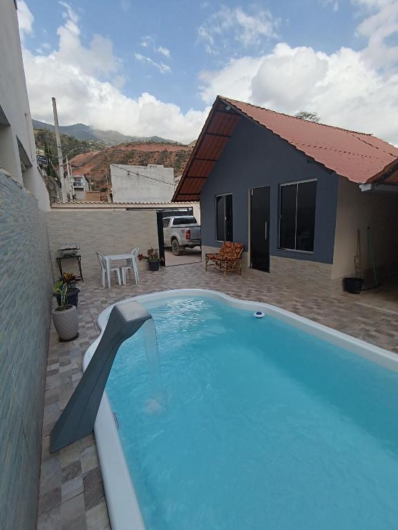 Chalé Montanhez com ar e piscina - Chambres d'hôtes Alto Caparaó