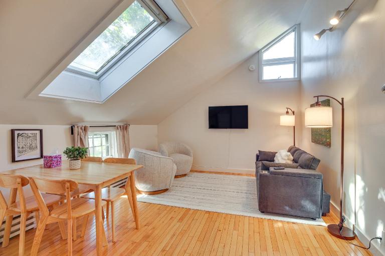 Hike & Leaf Peep: Couple’s Retreat in Waterbury! - B&B Waterbury