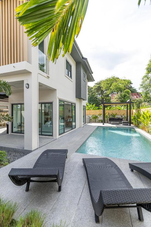 Sleep With Sheep - 3 Bedroom Pool Villa - B&B Chiang Mai